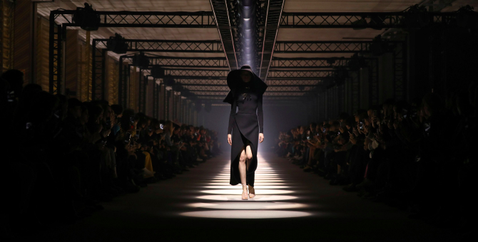 Альбер Эльбаз и Стерлинг Руби примут участие в кутюрной Неделе моды в Париже