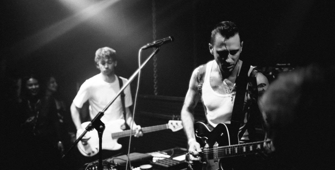 Музыкант Curses выступит в Москве и Санкт-Петербурге