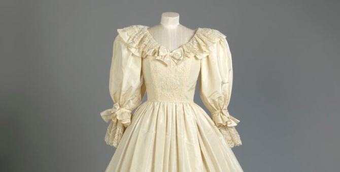 В Лондоне открылась выставка со свадебным платьем принцессы Дианы