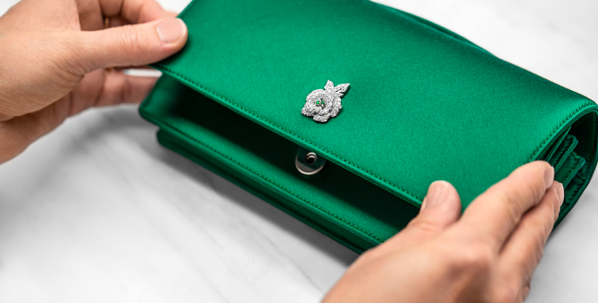 Dior показал, как создается клатч Gem Bag