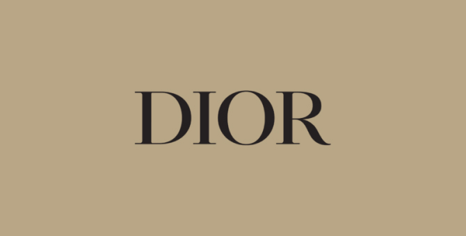 Художница Джуди Чикаго создала инсталляцию для кутюрного шоу Dior