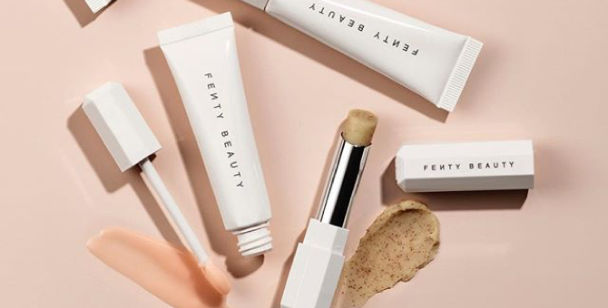 Рианна выпустила два новых средства для ухода за губами