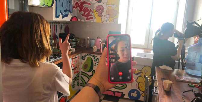 Ян Гэ работает над сериалом о самоизоляции «Выйти нельзя остаться»