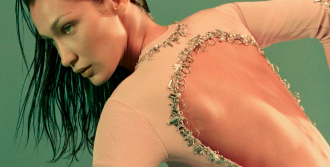Белла Хадид и Кендалл Дженнер самостоятельно стилизовали свои образы для новой кампании Givenchy