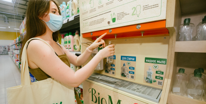 В гипермаркете «Глобус» появились станции для разлива средств BioMio