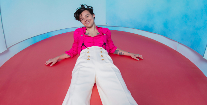 Гарри Стайлз и Gucci выпустили коллекцию футболок