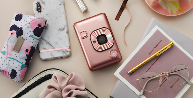 Fujifilm представила новую фотокамеру Instax mini LiPlay