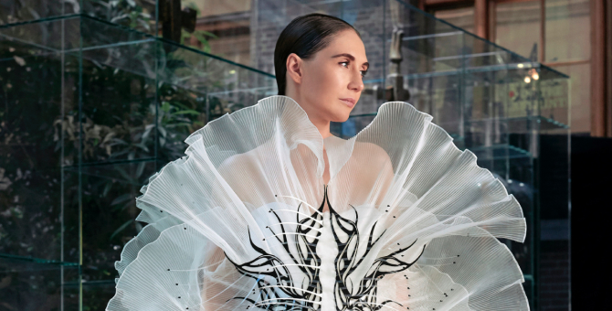 Актриса из «Игры престолов» снялась в кутюрном видео Iris Van Herpen