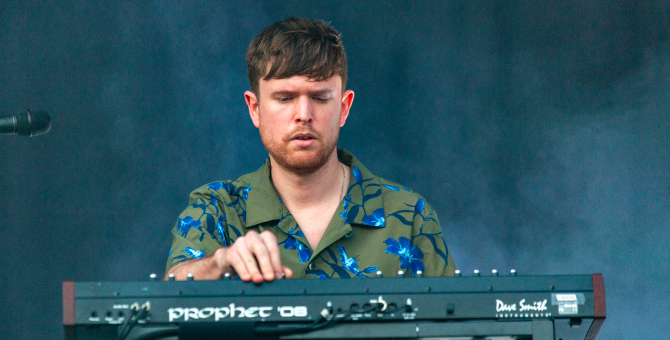 Джеймс Блейк исполнил кавер-версию песни Radiohead «No Surprises»