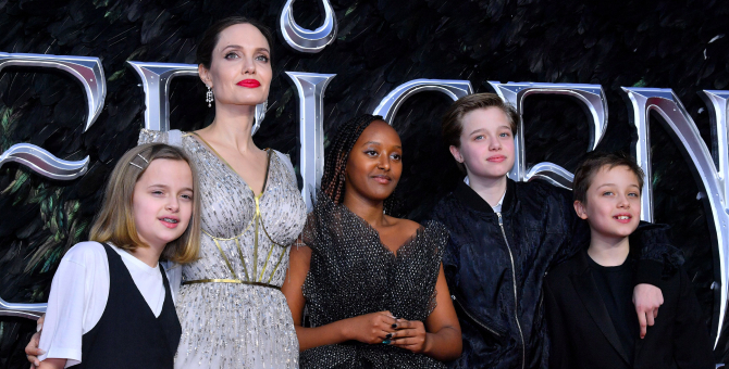 Анджелина Джоли рассказала о том, что две ее дочери перенесли операции