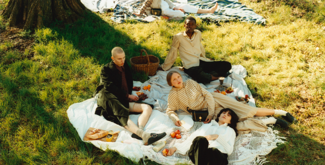 J.W. Anderson выпустил коллаборацию с Yoox