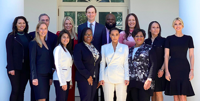 Ким Кардашьян посетила Белый дом вместе с бывшими заключенными