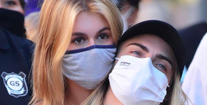 Кайя Гербер и Кара Делевинь сделали парные татуировки