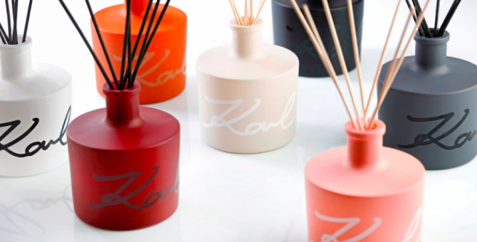 Бренд Karl Lagerfeld выпустил ароматические свечи и диффузоры для дома