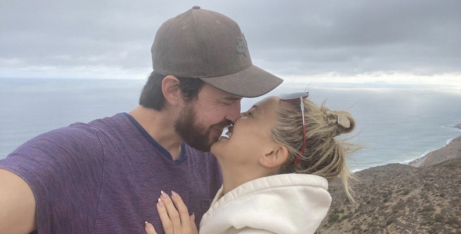 Кейт Хадсон объявила о помолвке с музыкантом Дэнни Фудзикавой