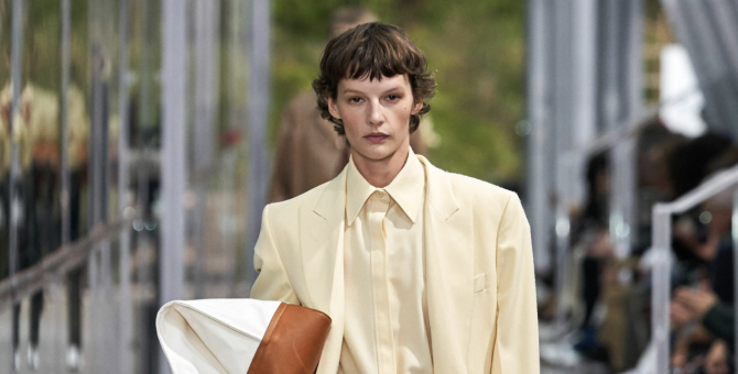 Большинство показов грядущей Недели моды в Париже пройдут в офлайн-формате