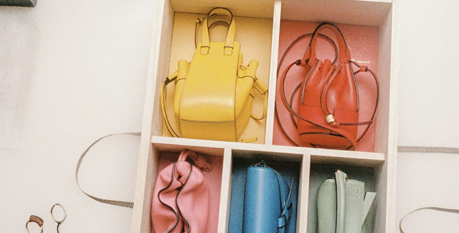 Loewe выпустил бокс с нано-версиями своих знаковых сумок