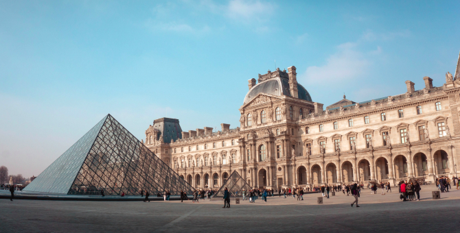Лувр снова открылся для посетителей
