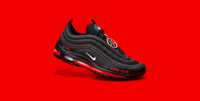 Nike договорился с MSCHF о возврате покупателями «сатанинских» кроссовок из коллаборации с Lil Nas X