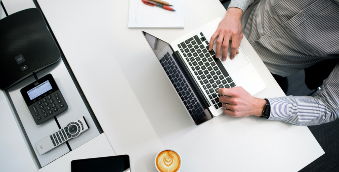 Власти России предложили организациям самостоятельно определять режим работы с 4 по 7 мая