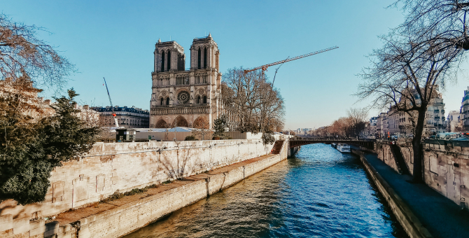В парижском соборе Нотр-Дам прошел рождественский концерт — впервые после пожара