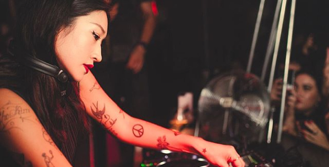 Диджей Пегги Гу представит в «КМ20» свой бренд одежды