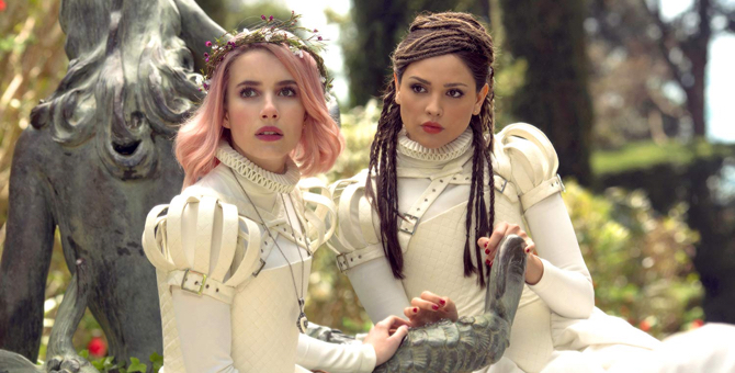 Вышел русскоязычный трейлер фильма «Райские холмы» с Эммой Робертс и Миллой Йовович