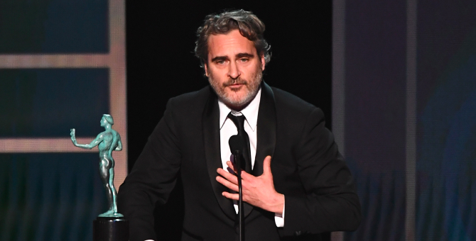 Хоакин Феникс посвятил награду Гильдии киноактеров за роль Джокера Хиту Леджеру