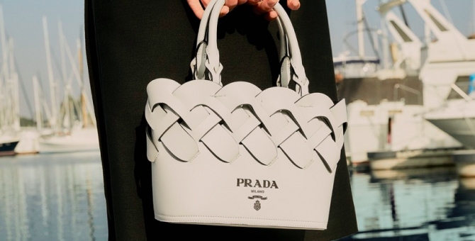 В бутике Prada на Большой Дмитровке появилась спецдоставка