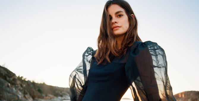 & Other Stories сделал коллаборацию с Реджиной Пио