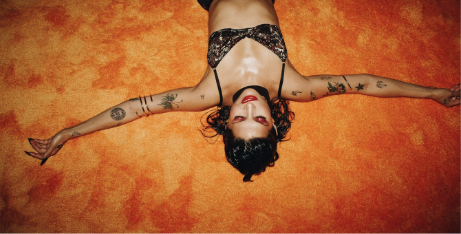 Hypebae показал снимки с бекстейджа презентации Savage x Fenty