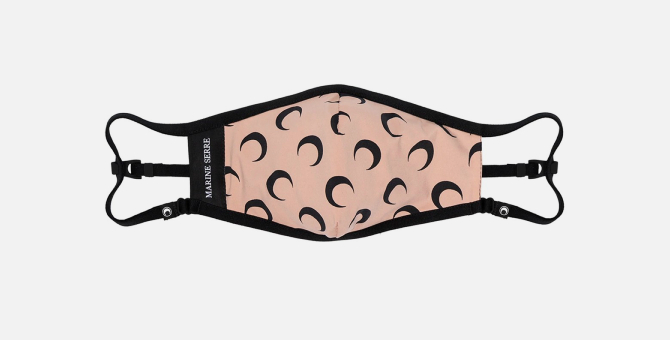 Марин Серр выпустила лицевые маски с фирменным принтом с полумесяцами