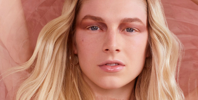 Хантер Шафер снялась в кампании новой коллекции Shiseido для макияжа глаз