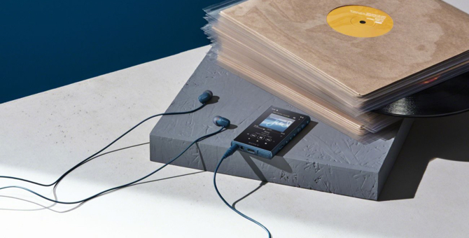 Sony представила два новых плеера Walkman в честь 40-летия линейки