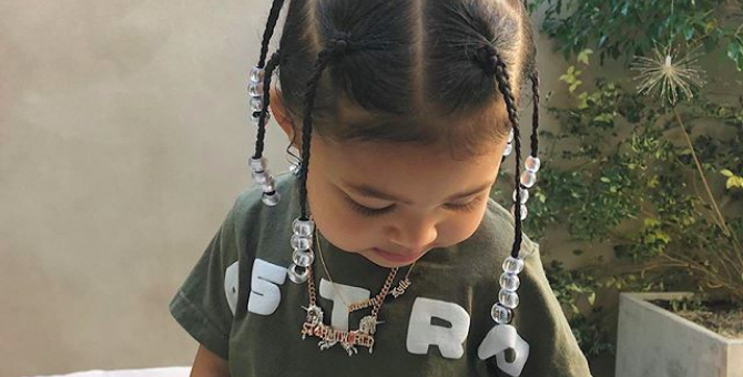 Трэвис Скотт сделал дочери прическу с косичками, как у него