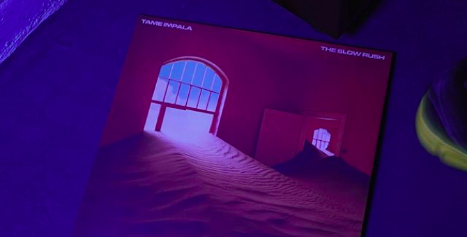 Группа Tame Impala выпустила микс на основе альбома «The Slow Rush» — его нужно слушать в наушниках