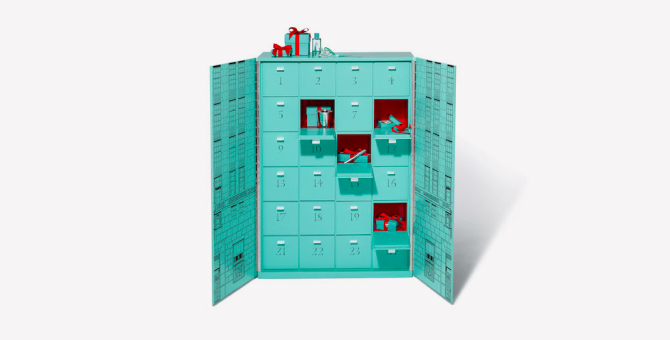 Tiffany & Co. выпустил адвент-календарь в виде своего бутика на Пятой авеню