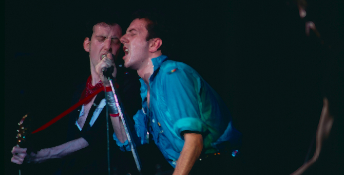 Режиссер «Рокетмена» хочет снять фильм о группе The Clash