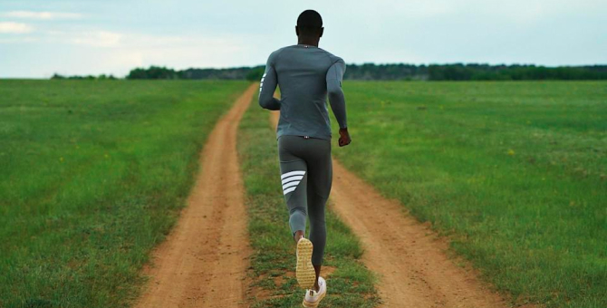 adidas подал в суд на Thom Browne за использование полосок на одежде