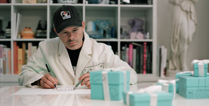 Художник Дэниел Аршам сделал коллаборацию с Tiffany & Co.