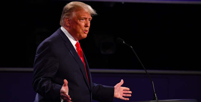 Хакер взломал твиттер Дональда Трампа и раскрыл его пароль