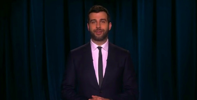 Иван Ургант извинился перед оскорбленными верующими за рождественский выпуск своего шоу