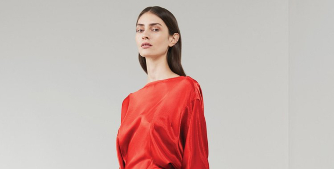 Виктория Бекхэм выпустила капсульную коллекцию по мотивам архивов своего бренда