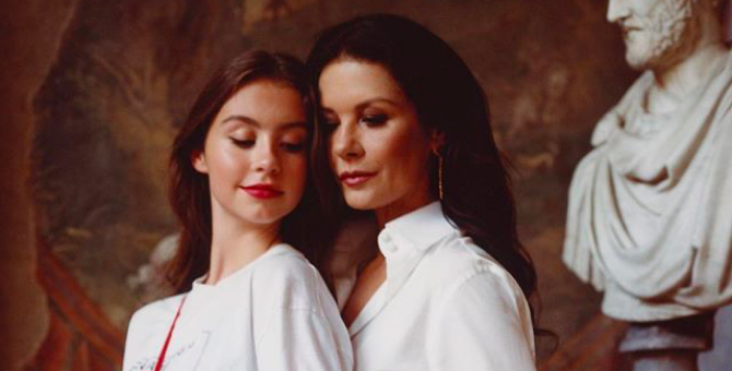 Кэтрин Зета-Джонс снялась вместе с дочерью в кампании Fendi