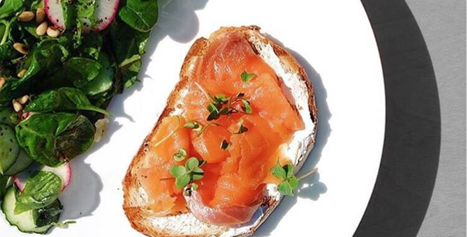 Торт без муки и пицца без глютена: Катя Бутко — о том, где полезно пообедать в Москве