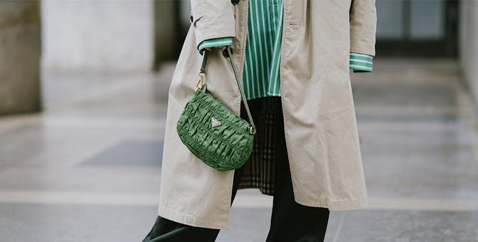 Тенденция стритстайла: плащи и тренчкоты