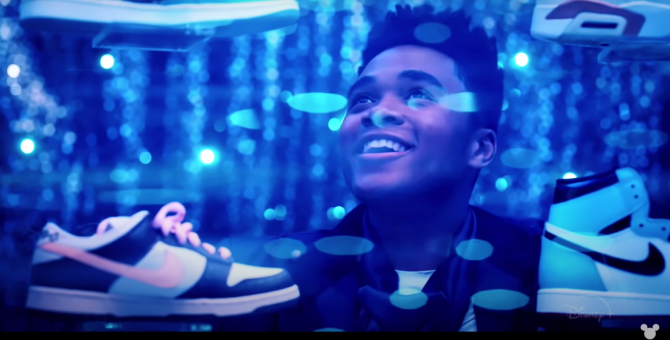 Disney+ выпустил трейлер нового ремейка «Золушки»