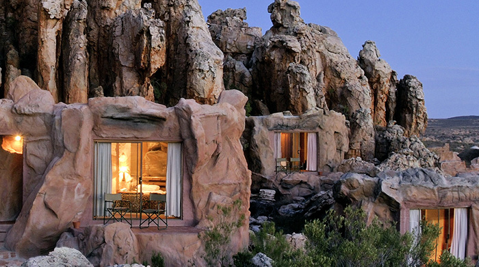 \"Первобытный\" отель с номерами-пещерами в Южной Африке
