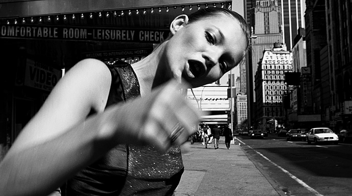 Почему всех нас накрыло лавиной 90-х?