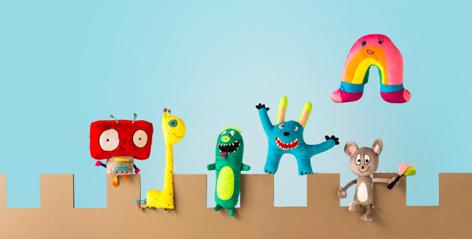 Радуга в носках и мышь с воздушными шарами: IKEA выпустила новые игрушки по мотивам детских рисунков